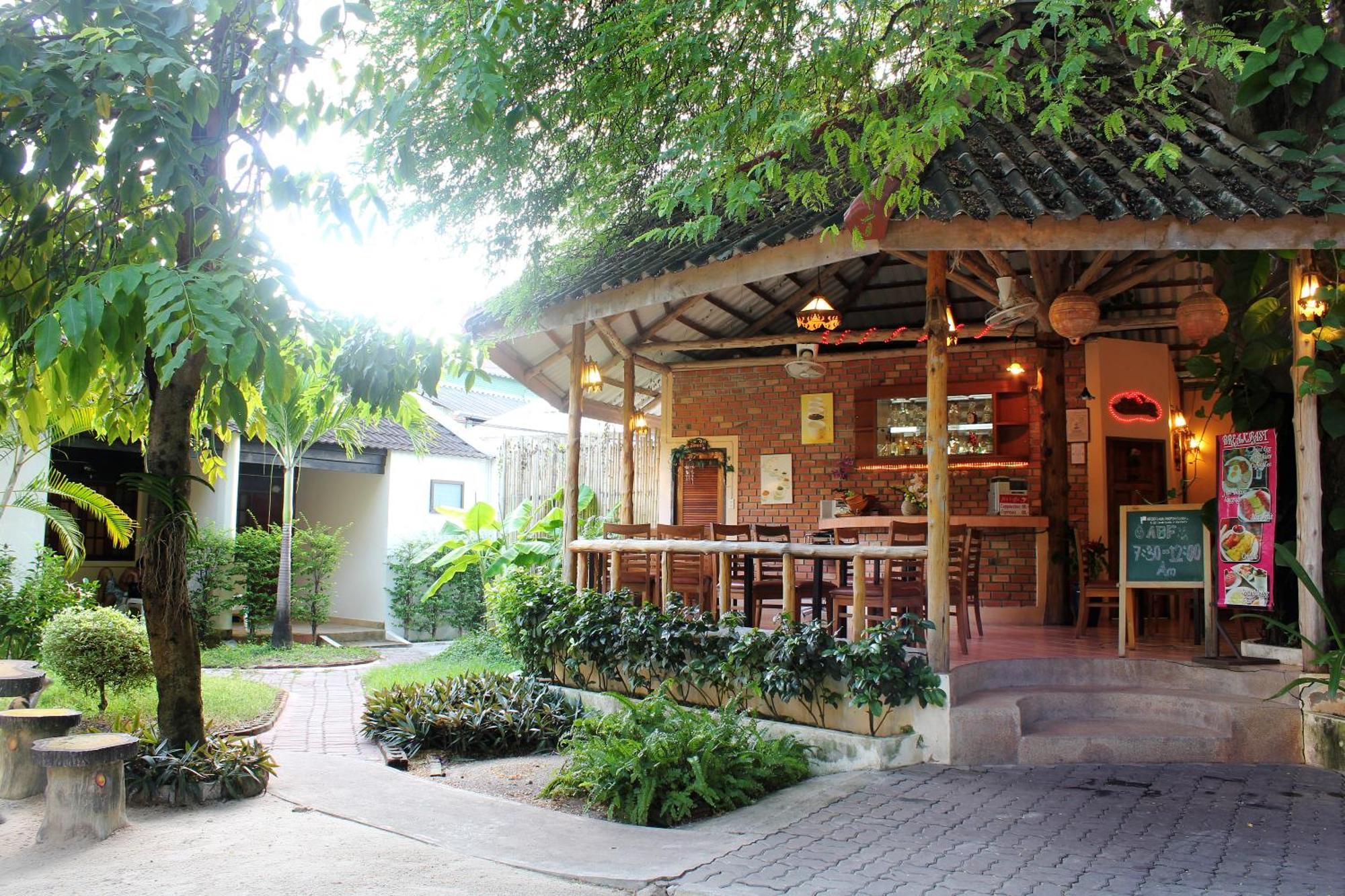 Baan Pron Phateep Patong Bagian luar foto