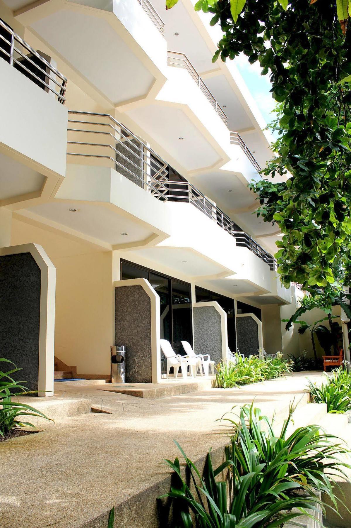 Baan Pron Phateep Patong Bagian luar foto