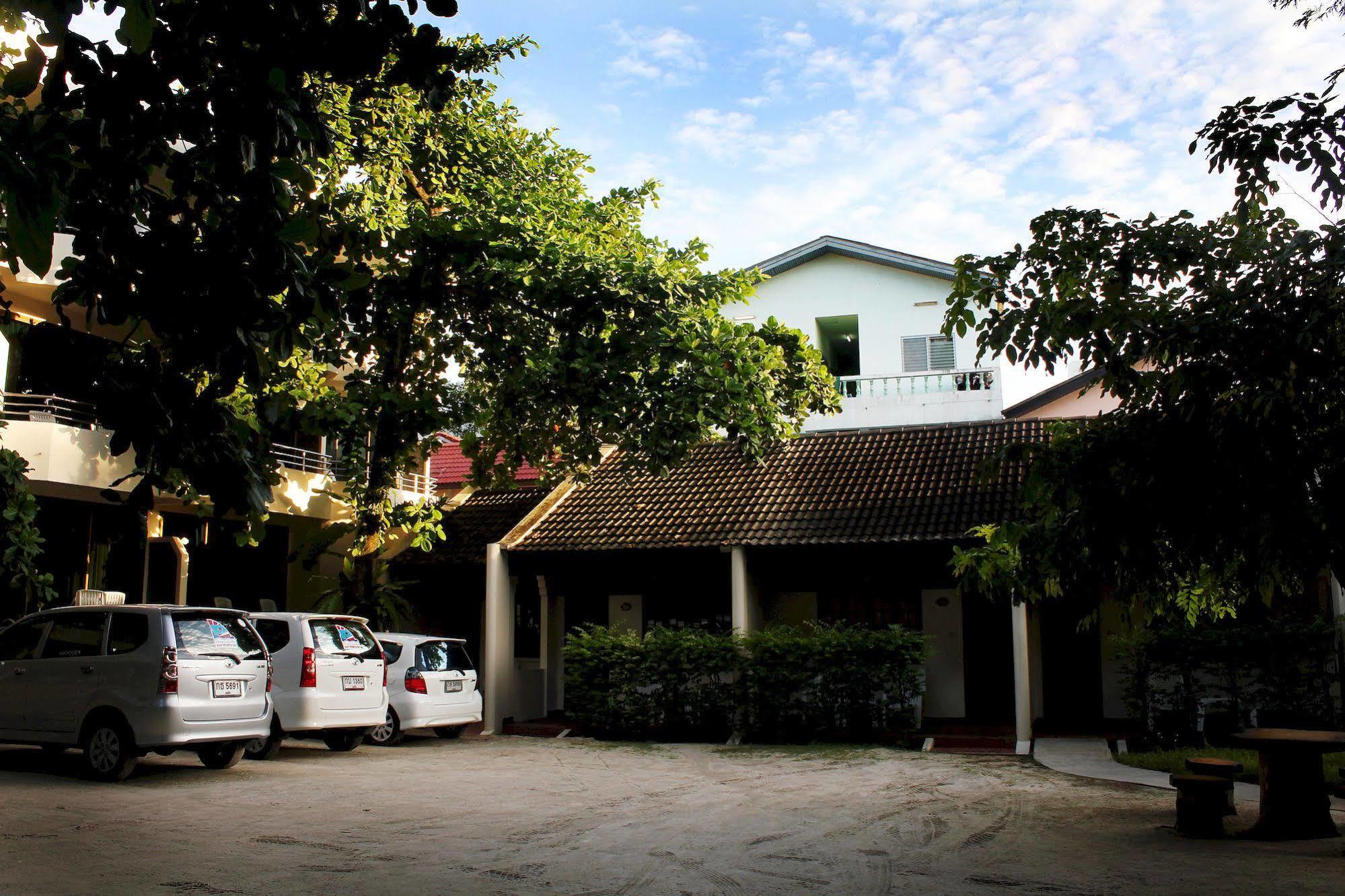 Baan Pron Phateep Patong Bagian luar foto