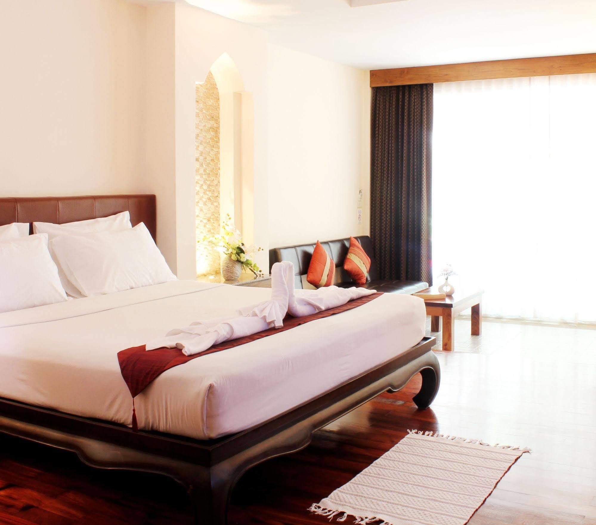Baan Pron Phateep Patong Bagian luar foto