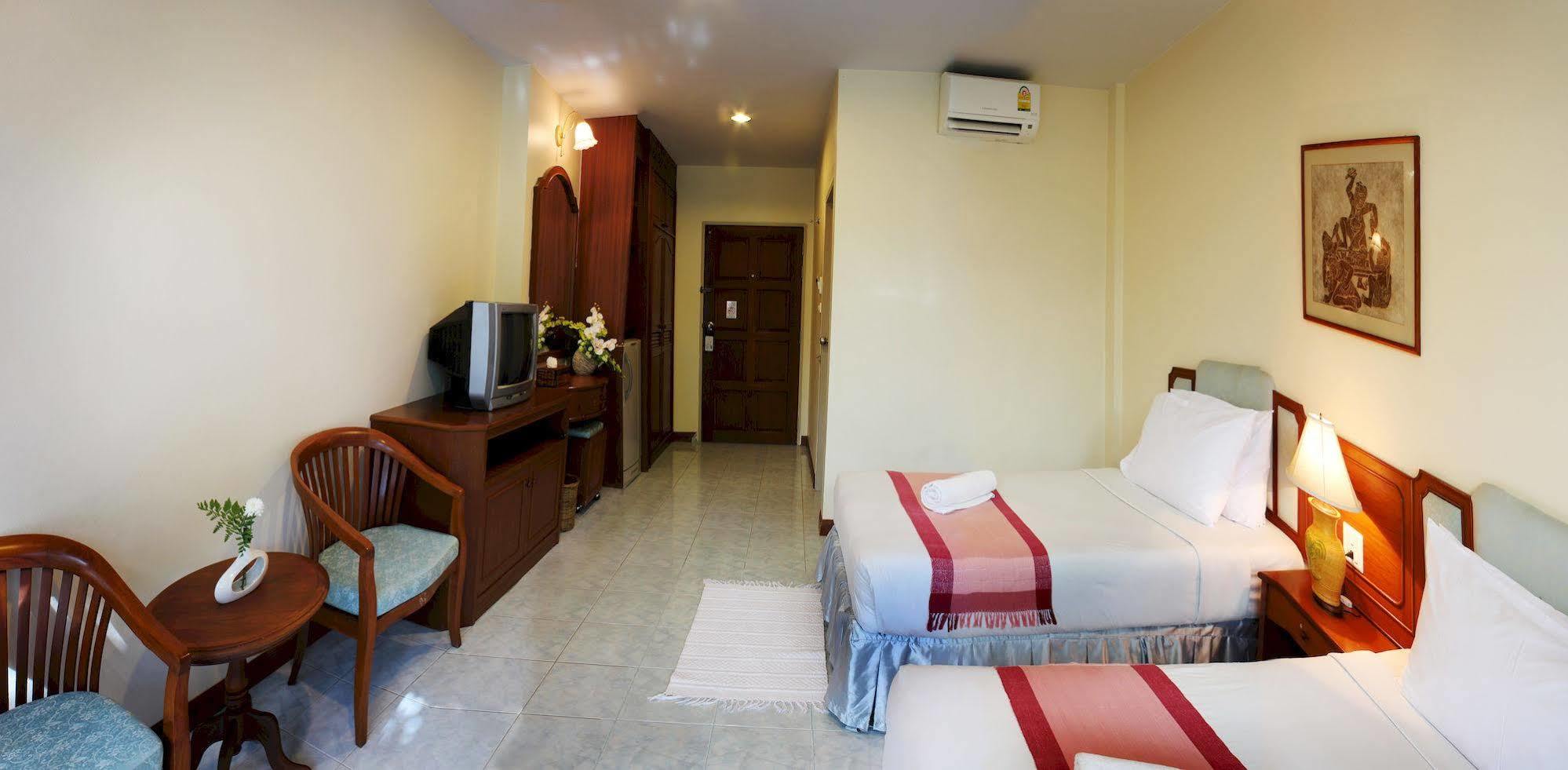 Baan Pron Phateep Patong Bagian luar foto