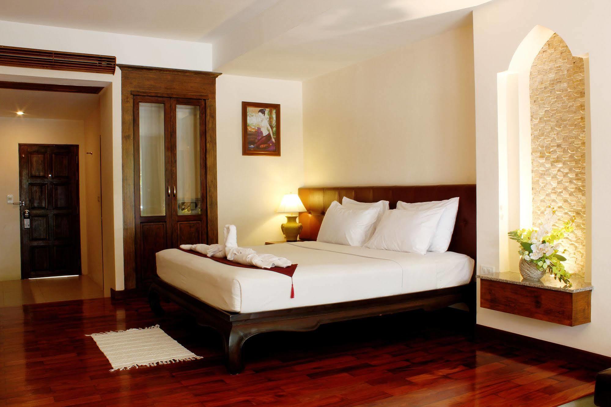 Baan Pron Phateep Patong Bagian luar foto