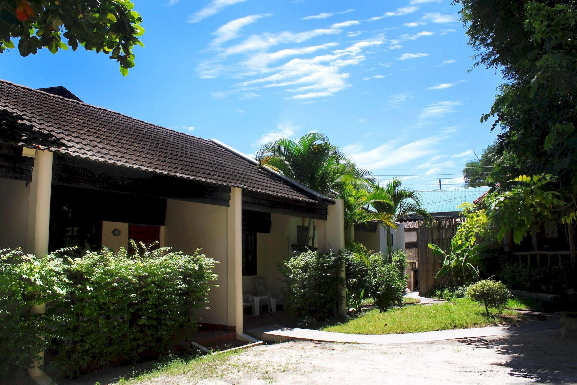 Baan Pron Phateep Patong Bagian luar foto